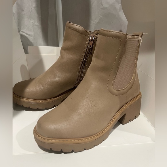 Mia Shoes Other - Mia Shoes Beige Ankle Boots